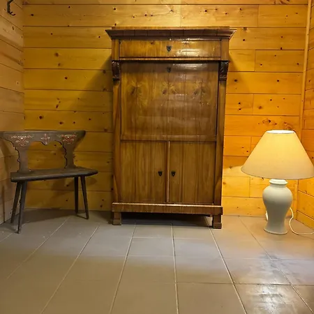 Au-4 Apartment *